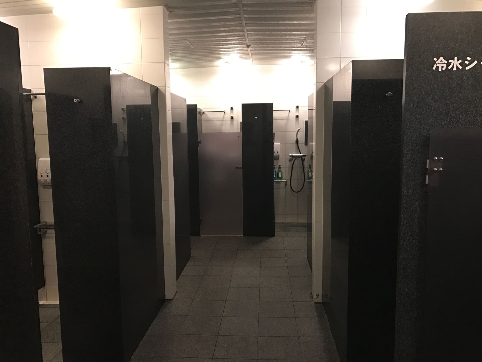 シャワールーム