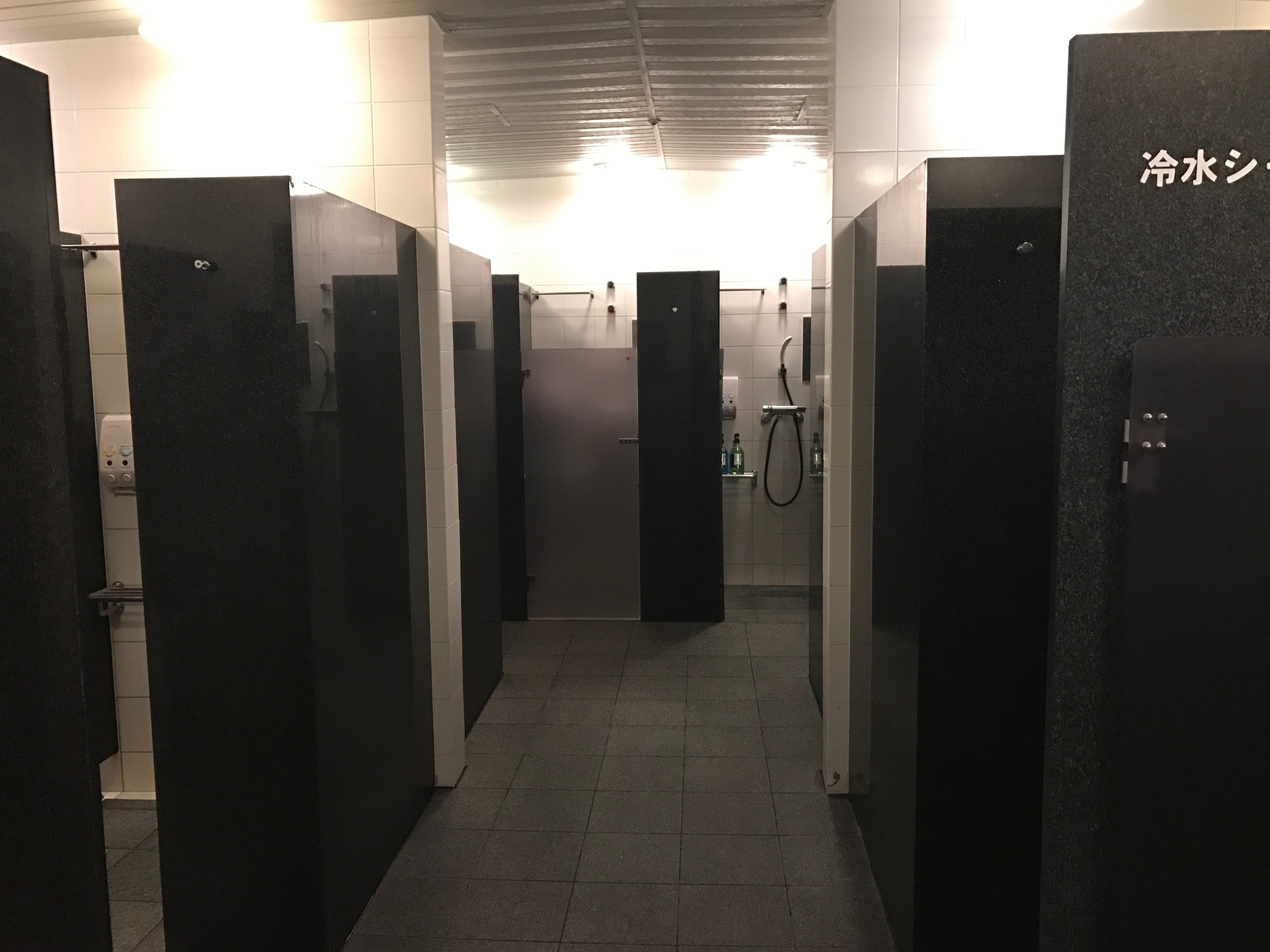 シャワールーム