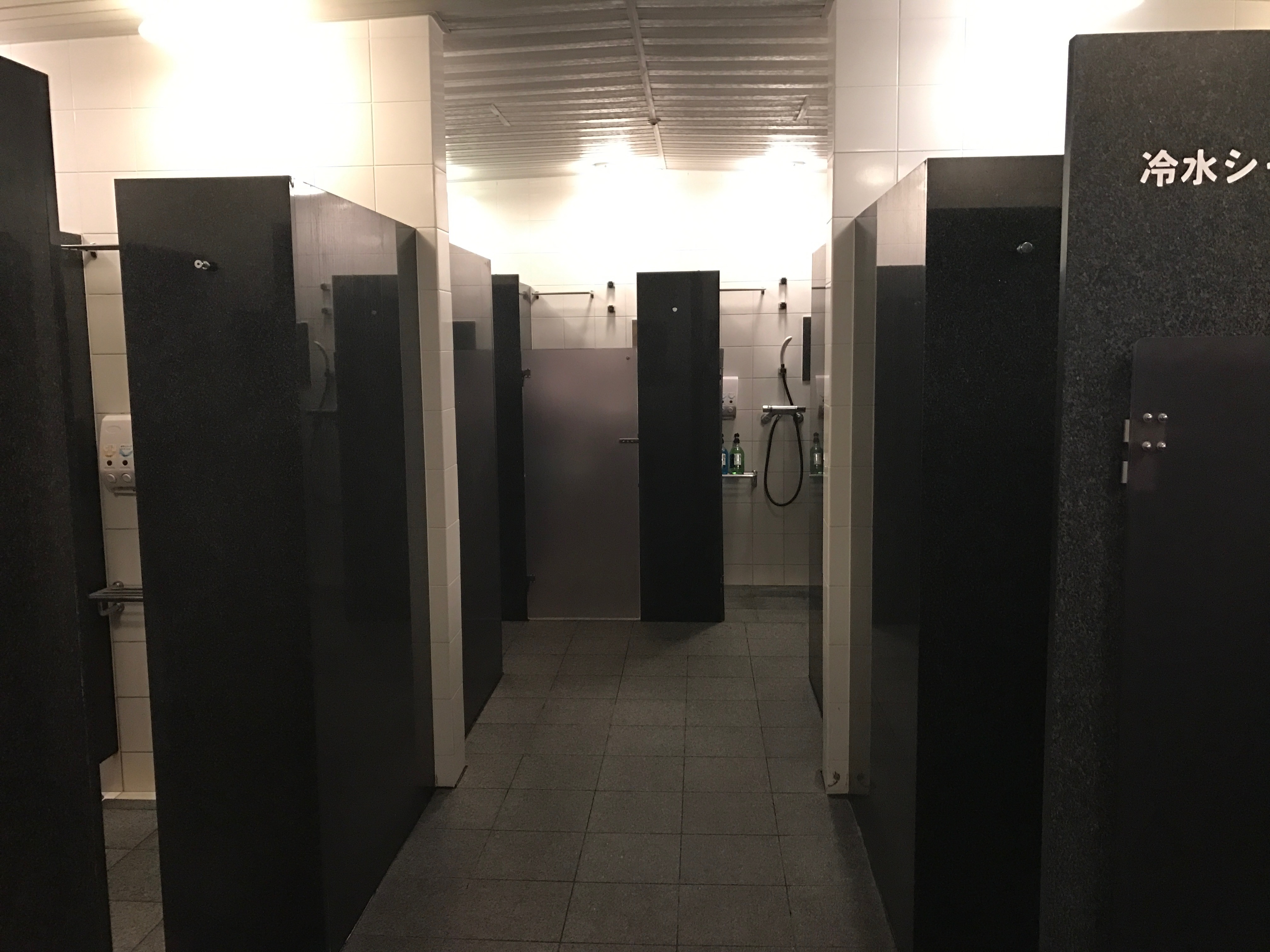 シャワールーム